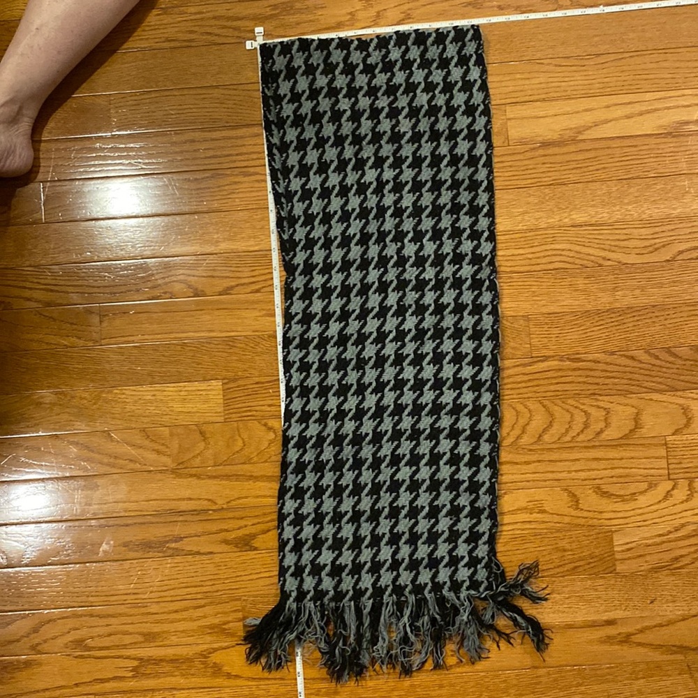 Houndstooth black and charcoal winter scarf